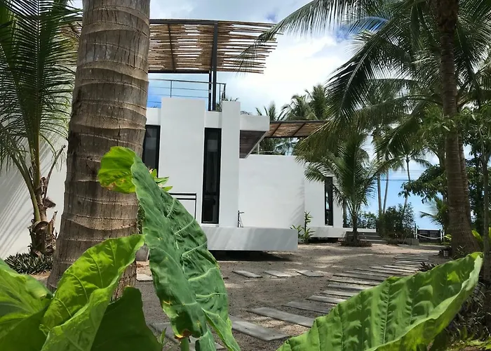 Lennon Maison